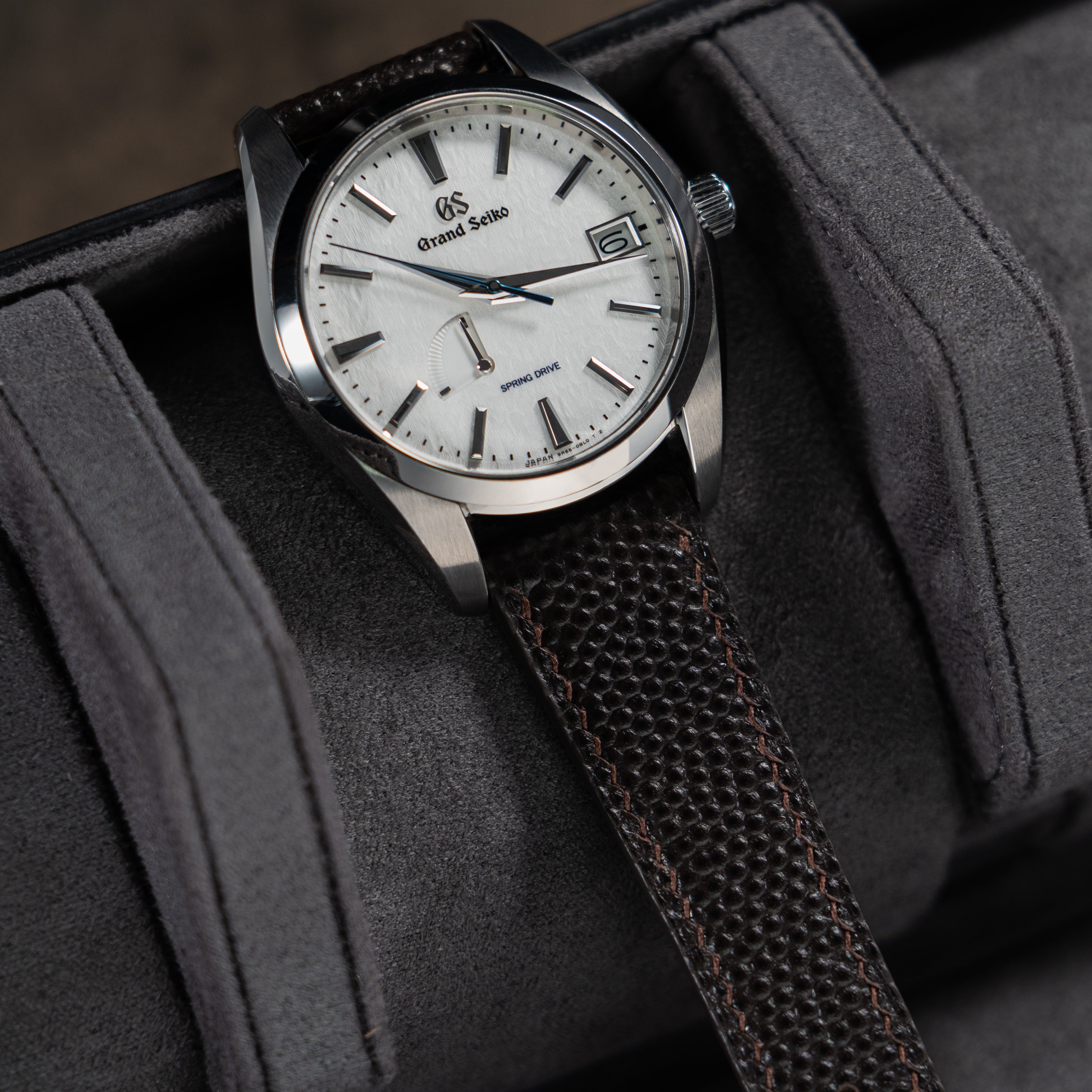 "Lagoon" Watch Strap in Caviar // Coffee