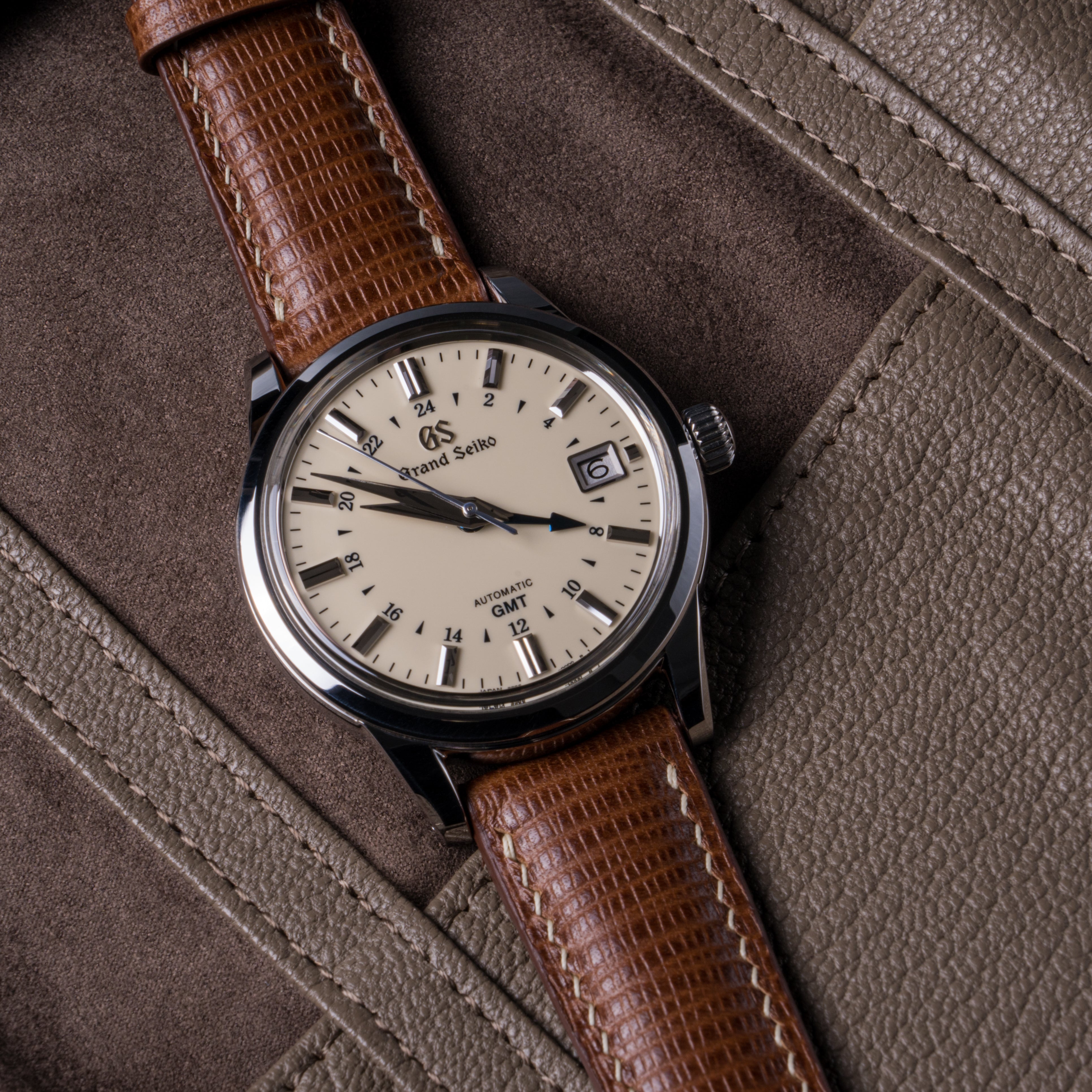 "Plateau" Watch Strap in Bahrain // Tan